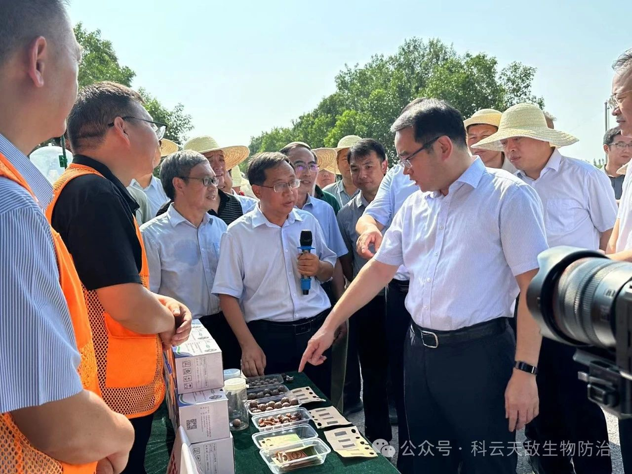 河南省秋作物病蟲害防控暨秋糧“一噴多促”現(xiàn)場會召開，我公司生物防治產(chǎn)品深受與會人員好評